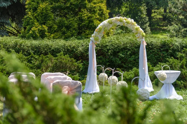 Arco de boda. Hermosa ceremonia de boda . —  Fotos de Stock