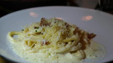 Ev yapımı Ravioli Pastası. Tortellini Akdeniz Yemekleri. İştah açıcı Etli Ravioli Pastası. Ricotta Tortellini Pastası. İtalyan mutfağı. Hamur köftesi dolgulu Tortellini.İtalyan ev yapımı Makarna.