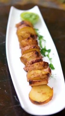 Fırında baharatlı patates dilimleri. Yüksek kalite 4k görüntü