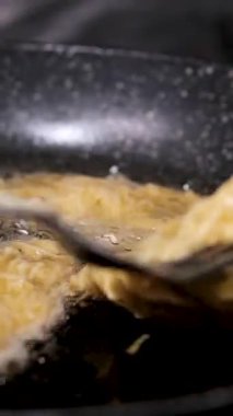 Kızarmış balık hamuru kızartması Bengali düğününde servis edildi. Yüksek kalite 4k görüntü