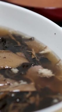 Bambu çorbası yeşillikleri, ıspanak, roka, Çin lahanası ve yengeç çubukları. Kurutulmuş bambu çorbası, mantar çorbası, Asya Vietnam mutfağı.