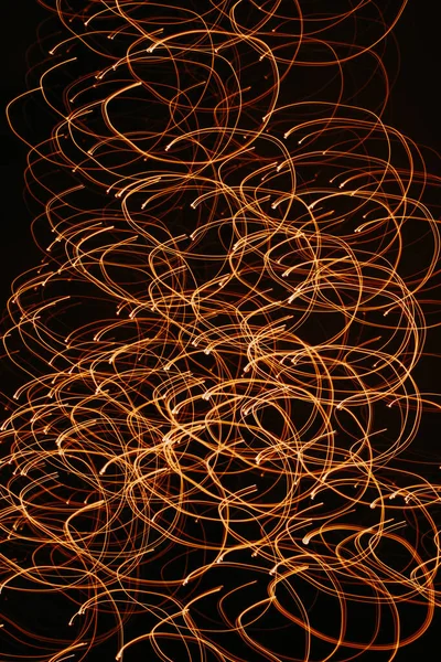 Fotoğraf renkli tatil ışıklarını, ışık soyutlamalarını ve fenerleri gösteriyor.