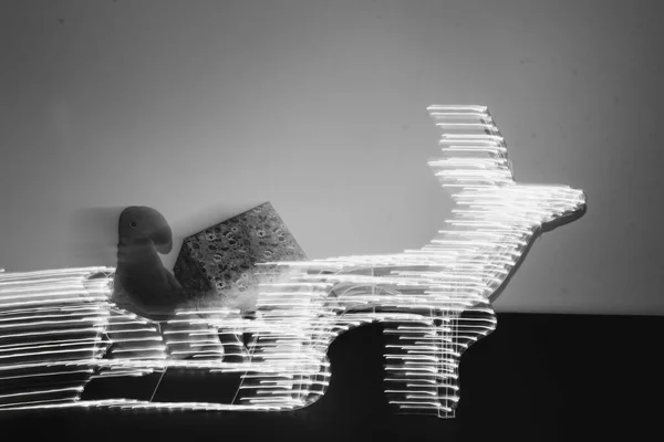 Fotoğraf renkli tatil ışıklarını, ışık soyutlamalarını ve fenerleri gösteriyor.