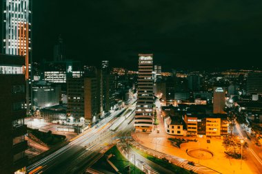 Bogota, Kolombiya. 17 Ekim 2019: Colpatria Kulesi ve Şehir Merkezi.