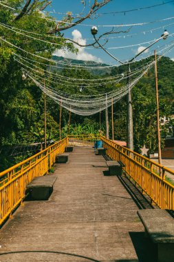 Bolombolo, Antioquia, Kolombiya. 5 Aralık 2025: Renkli Koloni Köy Mimarisi.