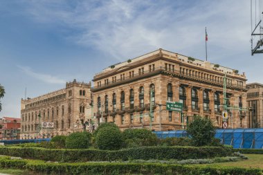 Meksika, Mexico City. 14 Kasım 2025: Meksika Bankası ve tarihi merkezdeki posta sarayı.