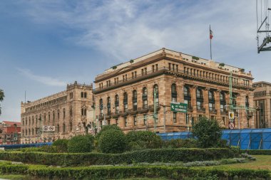 Meksika, Mexico City. 14 Kasım 2025: Meksika Bankası ve tarihi merkezdeki posta sarayı.