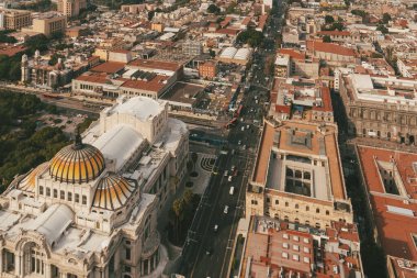 Meksika, Mexico City, DF. 16 Kasım 2025: Güzel Sanatlar Sarayı 'nın mimarisi ve cephesi.
