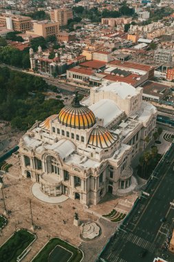 Meksika, Mexico City, DF. 16 Kasım 2025: Güzel Sanatlar Sarayı 'nın mimarisi ve cephesi.