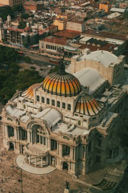 Meksika, Mexico City, DF. 16 Kasım 2025: Güzel Sanatlar Sarayı 'nın mimarisi ve cephesi.