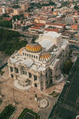 Meksika, Mexico City, DF. 16 Kasım 2025: Güzel Sanatlar Sarayı 'nın mimarisi ve cephesi.