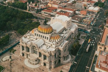 Meksika, Mexico City, DF. 16 Kasım 2025: Güzel Sanatlar Sarayı 'nın mimarisi ve cephesi.