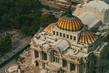 Meksika, Mexico City, DF. 16 Kasım 2025: Güzel Sanatlar Sarayı 'nın mimarisi ve cephesi.