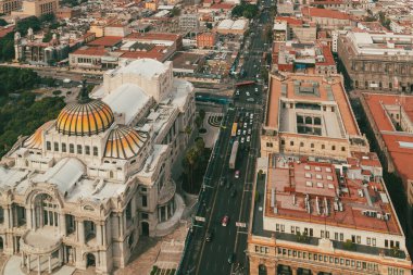Meksika, Mexico City, DF. 16 Kasım 2025: Güzel Sanatlar Sarayı 'nın mimarisi ve cephesi.
