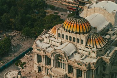 Meksika, Mexico City, DF. 16 Kasım 2025: Güzel Sanatlar Sarayı 'nın mimarisi ve cephesi.
