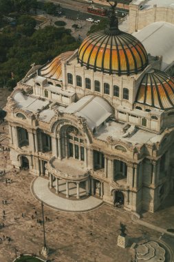 Meksika, Mexico City, DF. 16 Kasım 2025: Güzel Sanatlar Sarayı 'nın mimarisi ve cephesi.