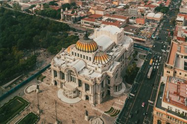Meksika, Mexico City, DF. 16 Kasım 2025: Güzel Sanatlar Sarayı 'nın mimarisi ve cephesi.