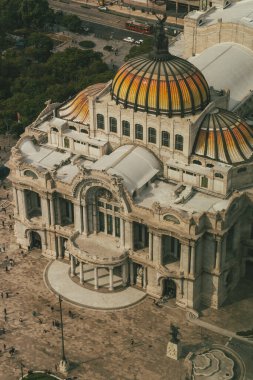 Meksika, Mexico City, DF. 16 Kasım 2025: Güzel Sanatlar Sarayı 'nın mimarisi ve cephesi.