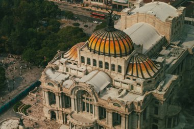 Meksika, Mexico City, DF. 16 Kasım 2025: Güzel Sanatlar Sarayı 'nın mimarisi ve cephesi.