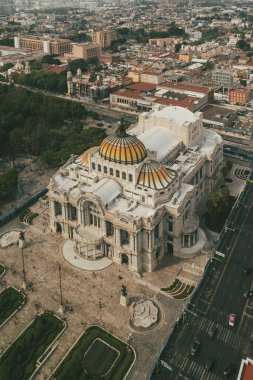 Meksika, Mexico City, DF. 16 Kasım 2025: Güzel Sanatlar Sarayı 'nın mimarisi ve cephesi.