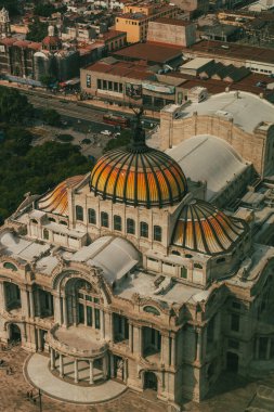 Meksika, Mexico City, DF. 16 Kasım 2025: Güzel Sanatlar Sarayı 'nın mimarisi ve cephesi.