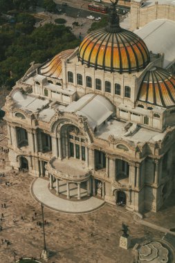 Meksika, Mexico City, DF. 16 Kasım 2025: Güzel Sanatlar Sarayı 'nın mimarisi ve cephesi.