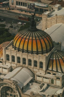 Meksika, Mexico City, DF. 16 Kasım 2025: Güzel Sanatlar Sarayı 'nın mimarisi ve cephesi.