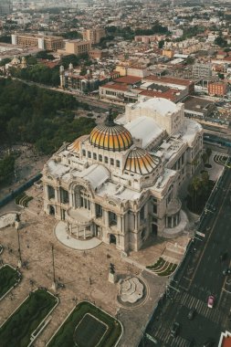 Meksika, Mexico City, DF. 16 Kasım 2025: Güzel Sanatlar Sarayı 'nın mimarisi ve cephesi.