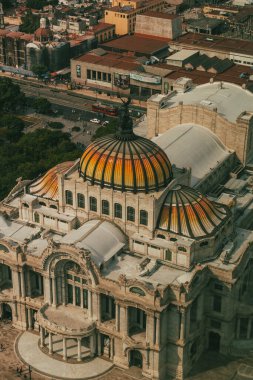 Meksika, Mexico City, DF. 16 Kasım 2025: Güzel Sanatlar Sarayı 'nın mimarisi ve cephesi.