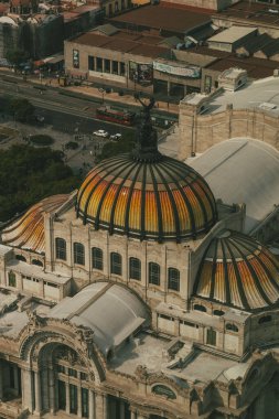 Meksika, Mexico City, DF. 16 Kasım 2025: Güzel Sanatlar Sarayı 'nın mimarisi ve cephesi.