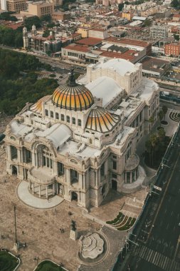 Meksika, Mexico City, DF. 16 Kasım 2025: Güzel Sanatlar Sarayı 'nın mimarisi ve cephesi.