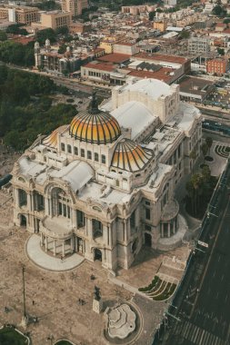 Meksika, Mexico City, DF. 16 Kasım 2025: Güzel Sanatlar Sarayı 'nın mimarisi ve cephesi.