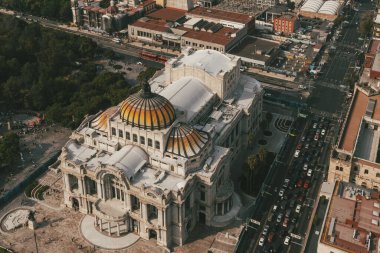 Meksika, Mexico City, DF. 16 Kasım 2025: Güzel Sanatlar Sarayı 'nın mimarisi ve cephesi.