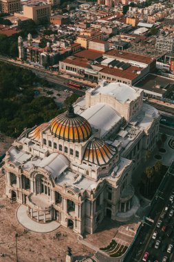 Meksika, Mexico City, DF. 16 Kasım 2025: Güzel Sanatlar Sarayı 'nın mimarisi ve cephesi.