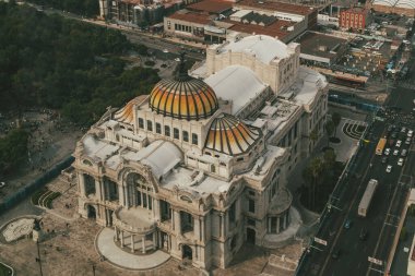 Meksika, Mexico City, DF. 16 Kasım 2025: Güzel Sanatlar Sarayı 'nın mimarisi ve cephesi.