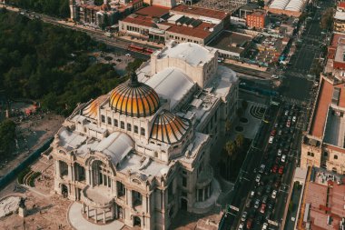 Meksika, Mexico City, DF. 16 Kasım 2025: Güzel Sanatlar Sarayı 'nın mimarisi ve cephesi.