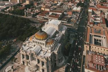 Meksika, Mexico City, DF. 16 Kasım 2025: Güzel Sanatlar Sarayı 'nın mimarisi ve cephesi.