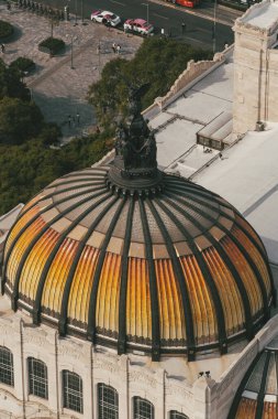 Meksika, Mexico City, DF. 16 Kasım 2025: Güzel Sanatlar Sarayı 'nın mimarisi ve cephesi.