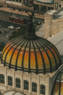 Meksika, Mexico City, DF. 16 Kasım 2025: Güzel Sanatlar Sarayı 'nın mimarisi ve cephesi.