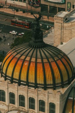 Meksika, Mexico City, DF. 16 Kasım 2025: Güzel Sanatlar Sarayı 'nın mimarisi ve cephesi.