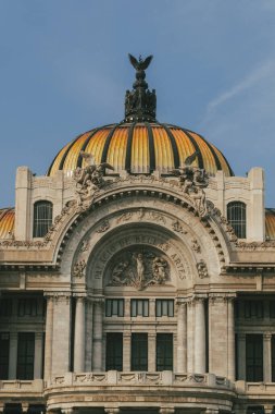 Meksika, Mexico City, DF. 16 Kasım 2025: Güzel Sanatlar Sarayı 'nın mimarisi ve cephesi.