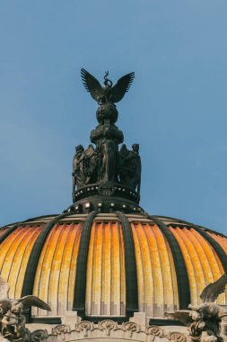 Meksika, Mexico City, DF. 16 Kasım 2025: Güzel Sanatlar Sarayı 'nın mimarisi ve cephesi.