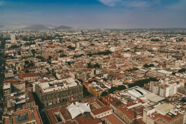 Meksika, Mexico City, DF. 14 Kasım 2025: Mavi gökyüzü ile Mexico City 'nin panoramik manzarası.