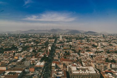 Meksika, Mexico City, DF. 14 Kasım 2025: Mavi gökyüzü ile Mexico City 'nin panoramik manzarası.