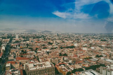 Meksika, Mexico City, DF. 14 Kasım 2025: Mavi gökyüzü ile Mexico City 'nin panoramik manzarası.