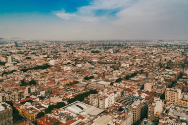 Meksika, Mexico City, DF. 14 Kasım 2025: Mavi gökyüzü ile Mexico City 'nin panoramik manzarası.