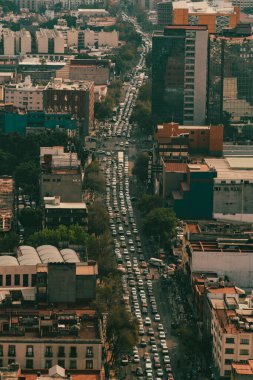 Meksika, Mexico City, DF. 15 Kasım 2025: Panoramik manzara ve şehir trafiği.