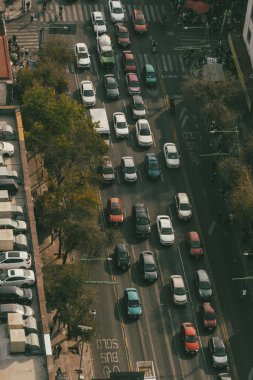 Meksika, Mexico City, DF. 15 Kasım 2025: Panoramik manzara ve şehir trafiği.