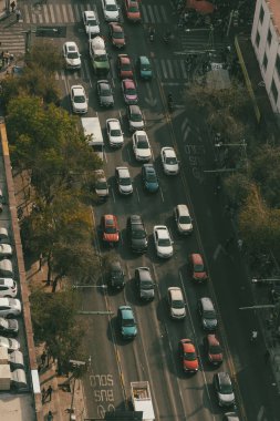 Meksika, Mexico City, DF. 15 Kasım 2025: Panoramik manzara ve şehir trafiği.