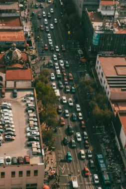 Meksika, Mexico City, DF. 15 Kasım 2025: Panoramik manzara ve şehir trafiği.